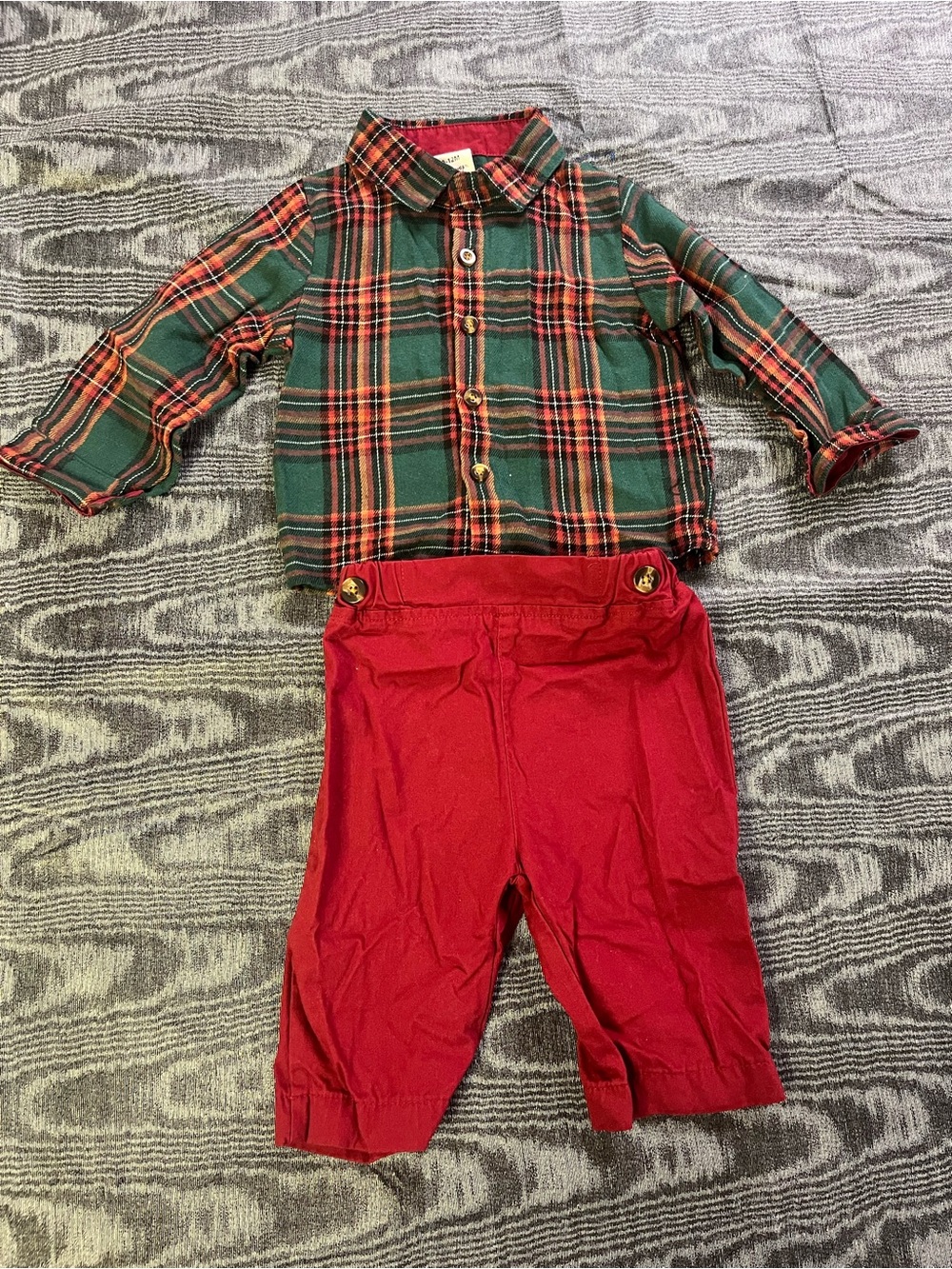 Baby Classic Holiday Style set red and green plaid 9-12 months